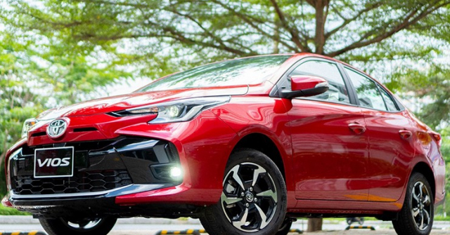 Giá xe Toyota Vios niêm yết và lăn bánh tháng 12/2023, giảm 50% LPTB