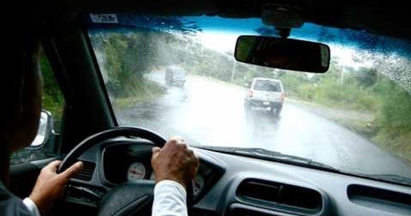 Các tính năng hữu ích giúp tài xế lái xe trời mưa