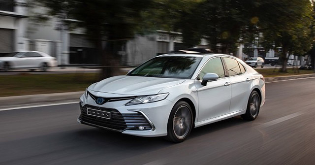 Giá xe Toyota Camry lăn bánh tháng 1/2022