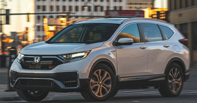 Giá xe Honda CR-V niêm yết và lăn bánh tháng 10/2023, giảm 50% LPTB