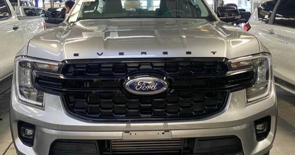 Đại lý báo giá dự kiến Ford Everest 2023 tại Việt Nam: Từ 1,075 tỷ đồng, 4 phiên bản, áp lực cho Fortuner và Santa Fe