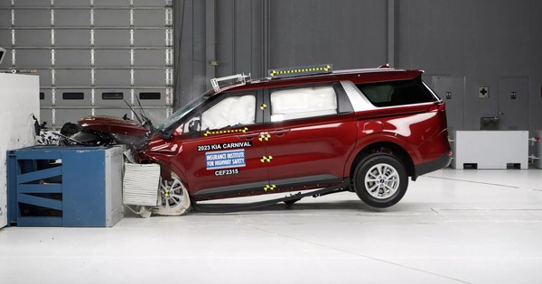 Đâm thử loạt minivan mới thấy nhiều xe thiếu an toàn cho người ngồi sau: Kia Carnival, Toyota Sienna cũng bị réo tên