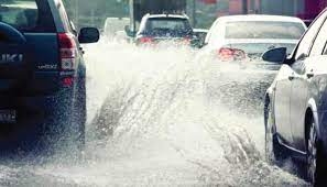 Một số lưu ý khi lái xe trong thời tiết mưa bão
