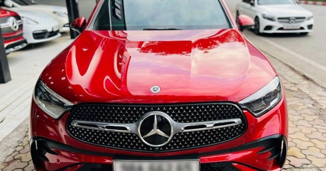 Mercedes-Benz GLC 300 xe lướt giảm hơn 500 triệu đồng