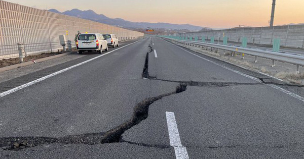 Đẳng cấp xây dựng Nhật Bản: Động đất gây ra vết nứt khổng lồ trên cao tốc lúc nửa đêm, rạng sáng đã khắc phục hoàn toàn