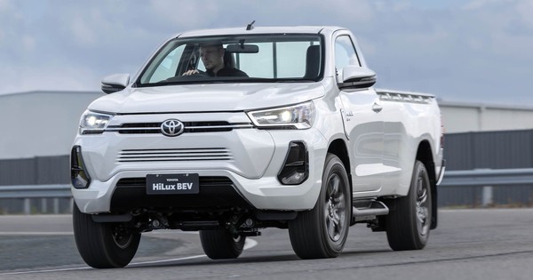Toyota Hilux chạy điện được xác nhận ra mắt năm sau, phủ đầu Ranger, Triton trong cuộc đua xe điện