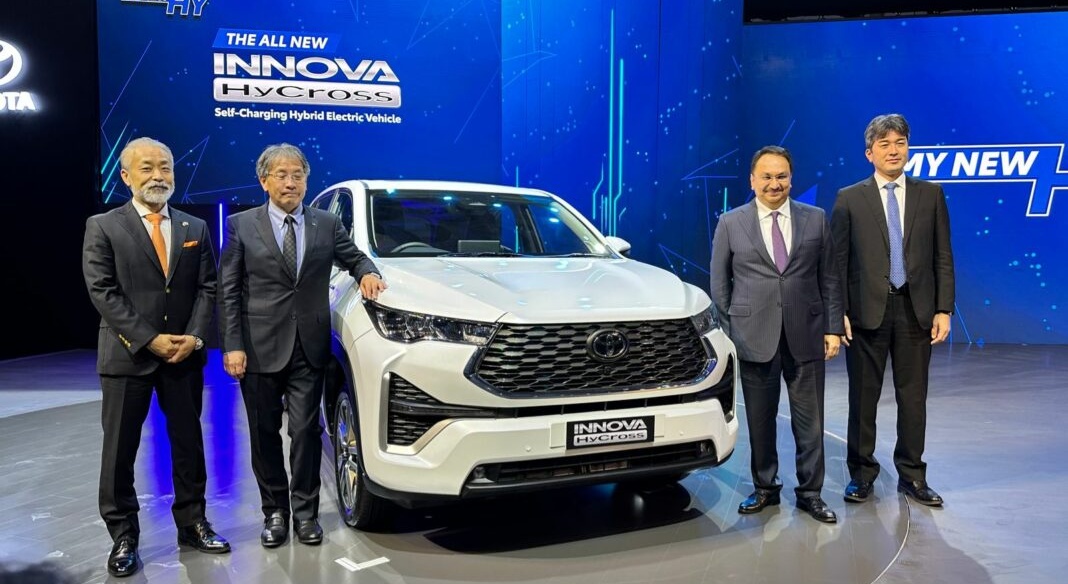 Toyota Innova 2023 tiếp tục ra mắt tại Ấn Độ, chờ về Việt Nam