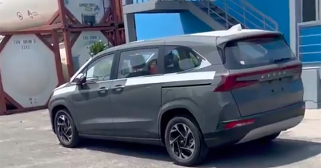 Hyundai Custo lộ diện "trần trụi" tại bến cảng ở Việt Nam