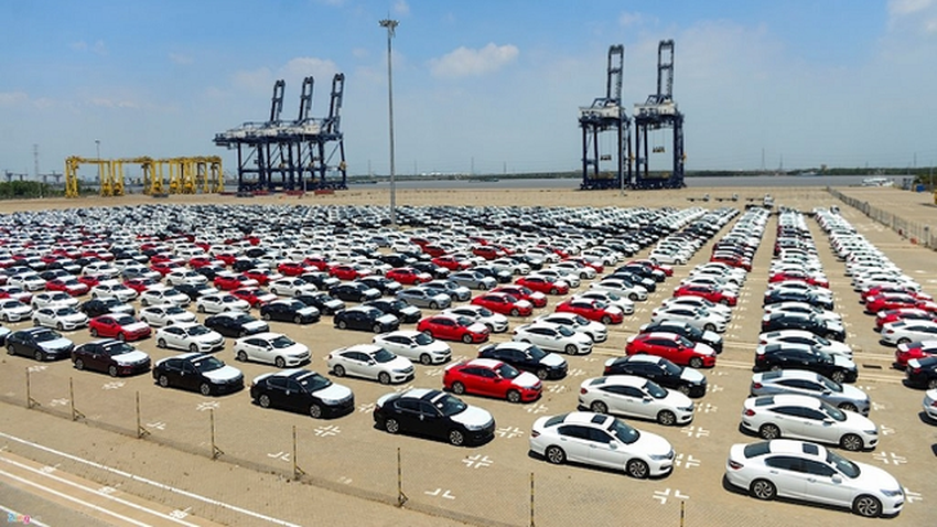 Lượng ô tô nhập khẩu về Việt Nam tăng mạnh